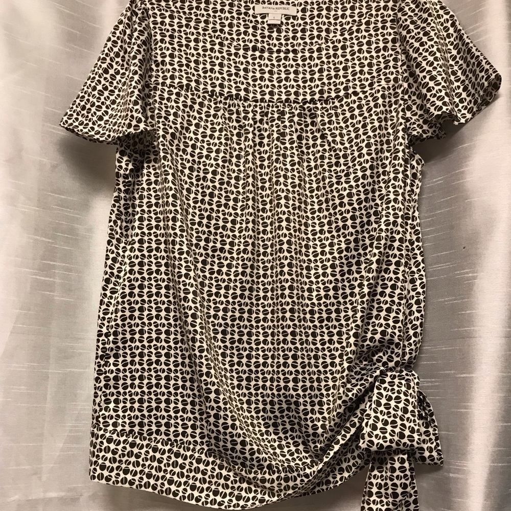 Never been worn Banana Republic blouse.